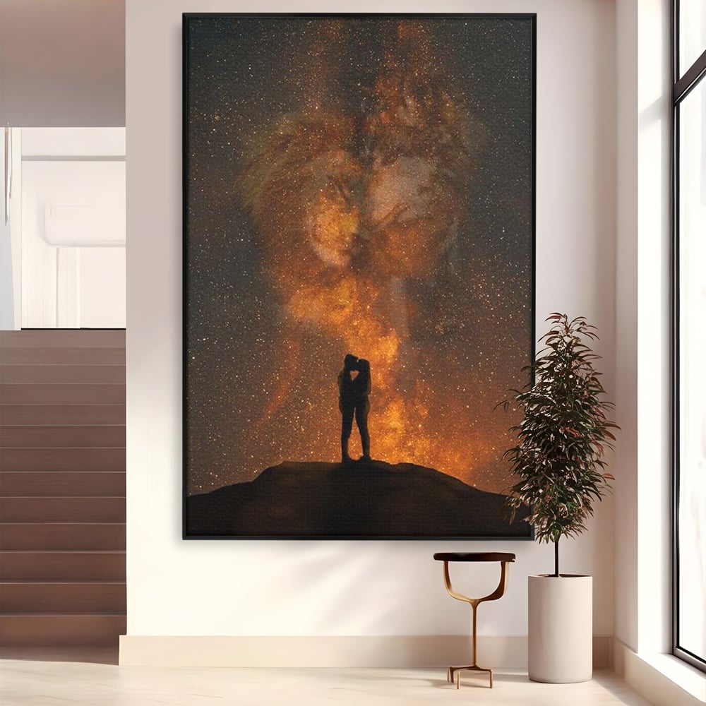 Tablou canvas cu tablou canvas cu siluete de indragostiti si constelatii, in rama de aluminiu negru